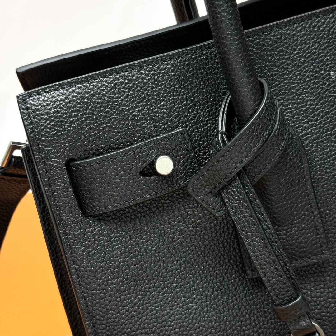 サンローラン「Saint Laurent」SAC DE JOUR SOUPLE 粒面レザーバッグ