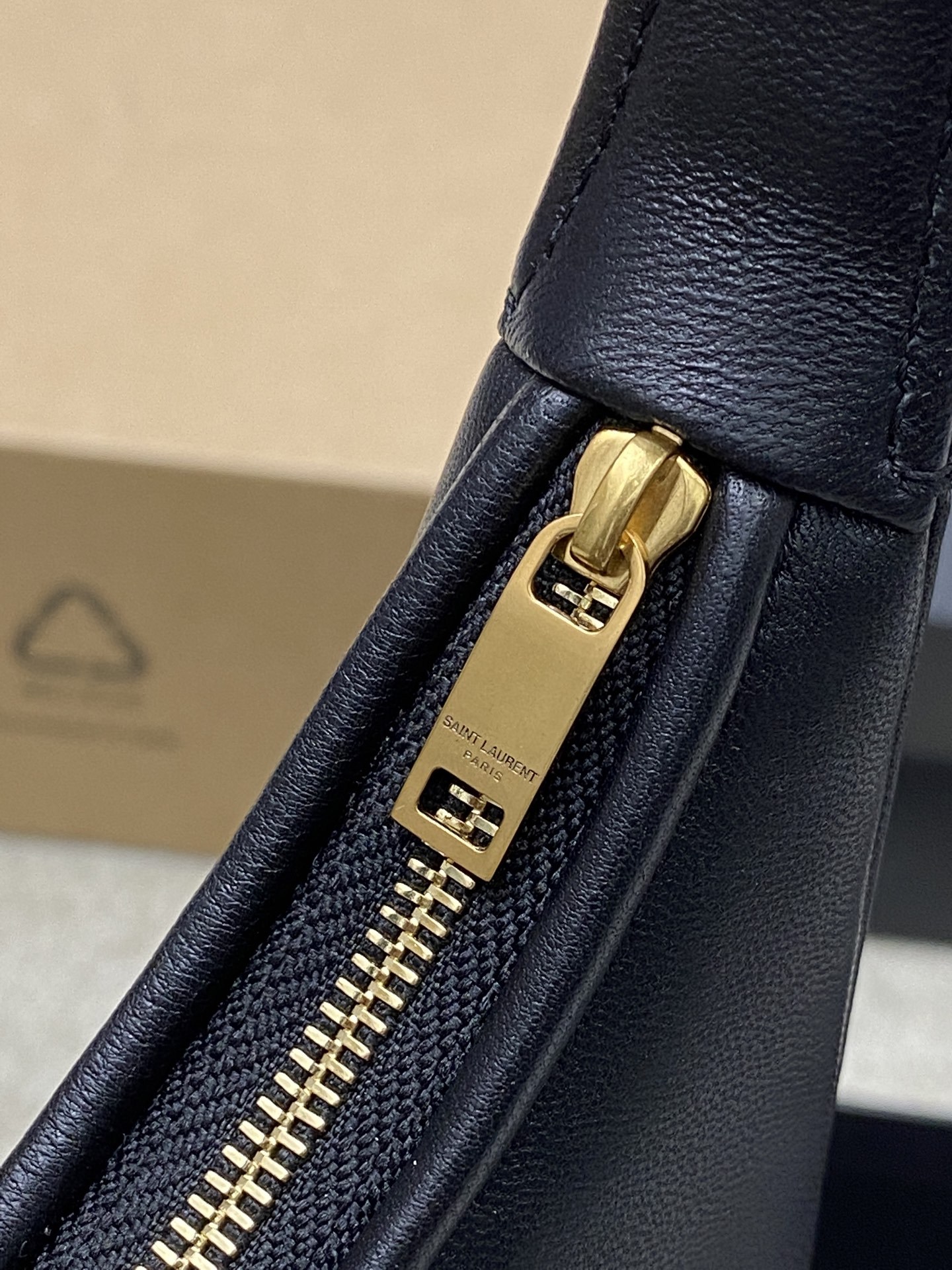 サンローラン「Saint Laurent」CALYPSO ミニ エンボスド ラムスキン バッグ