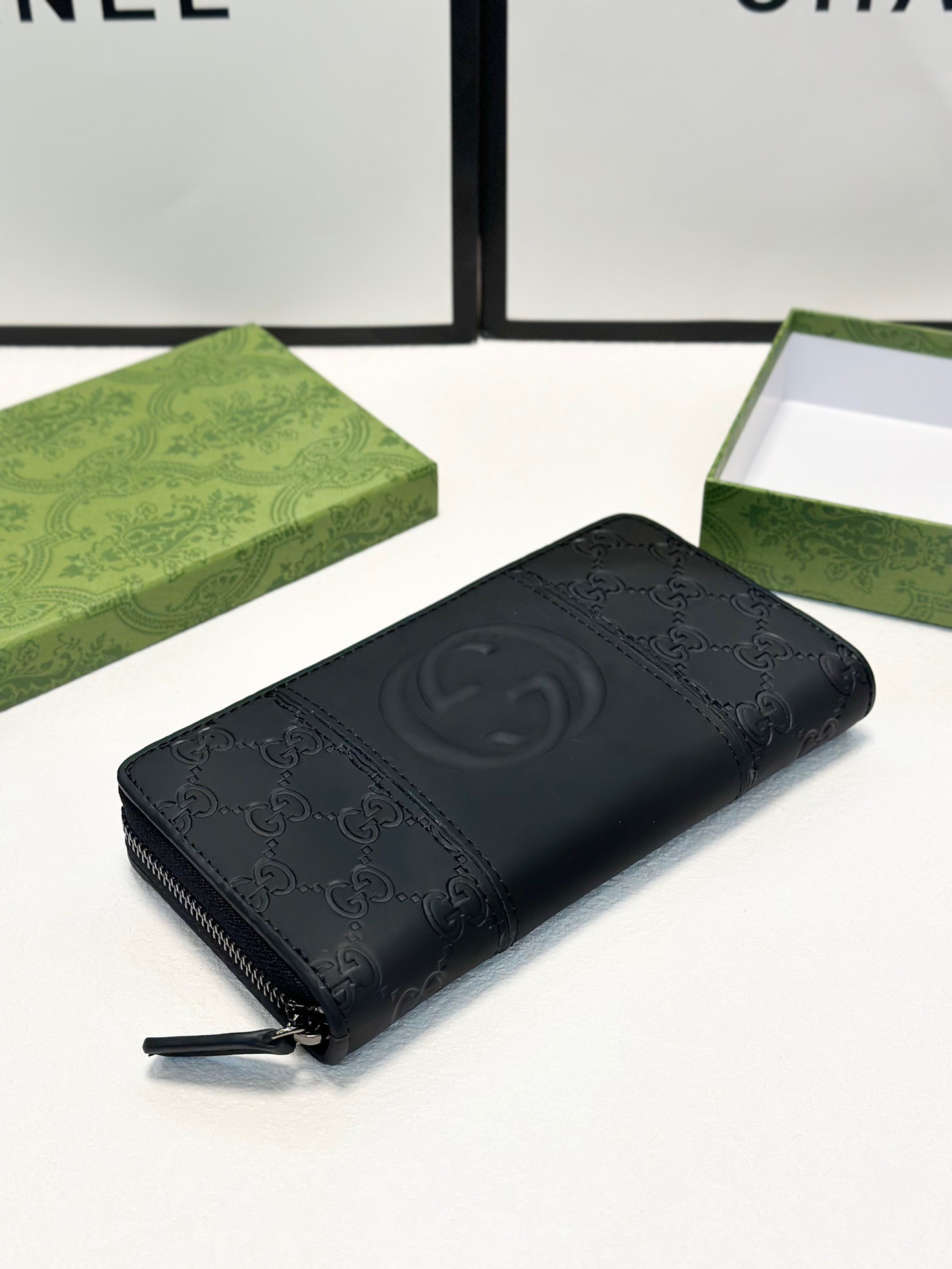 グッチ「Gucci」シグネチャー レザー ウェブ ジップアラウンドウォレット