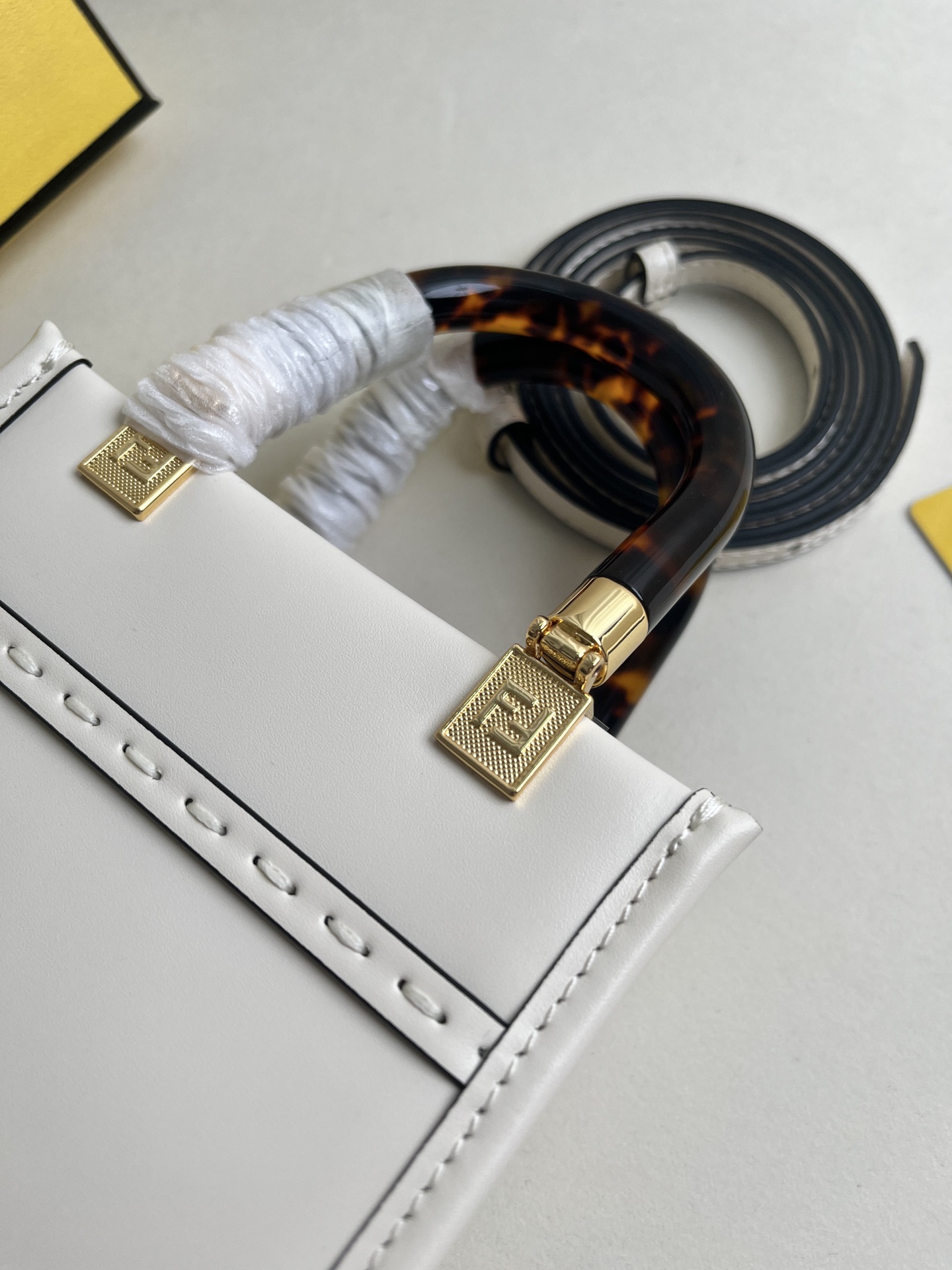 フェンディ「Fendi」Sunshine ミニ レザー ハンドバッグ