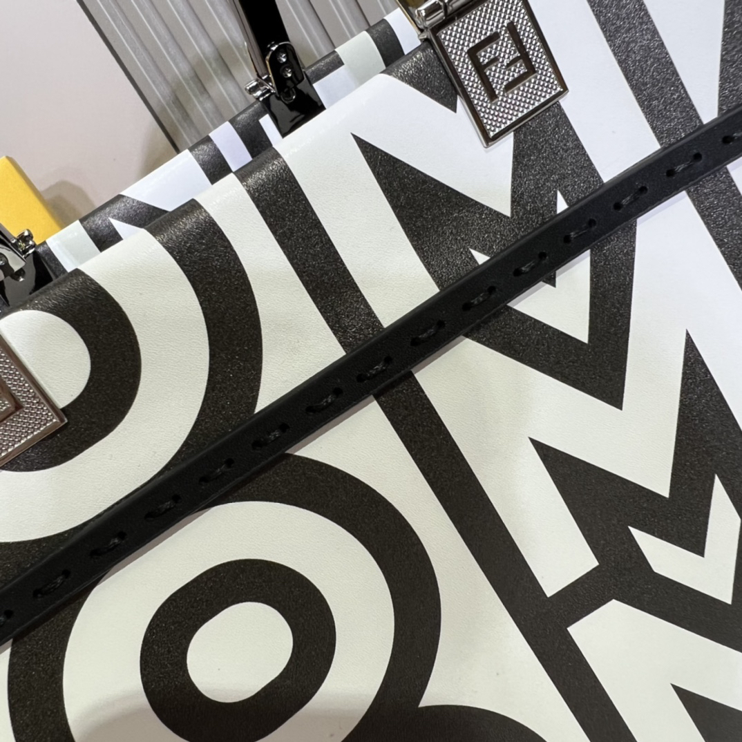 フェンディ「Fendi」Sunshine FF ファブリック ミディアムトートバッグ