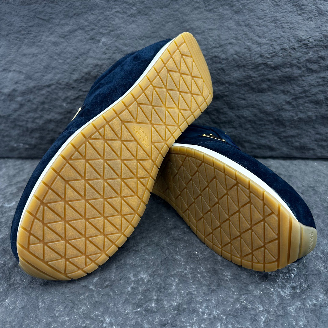 プラダ［Prada］Rankシリーズ スエードレザー メンズ／レディース スニーカー