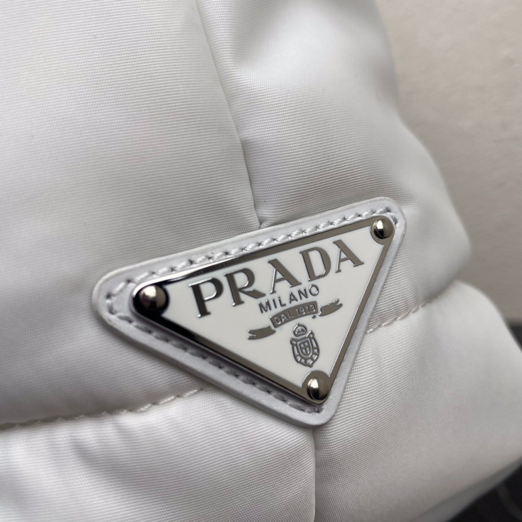 プラダ「Prada」Re-Nylon トートバッグ  ラージトート