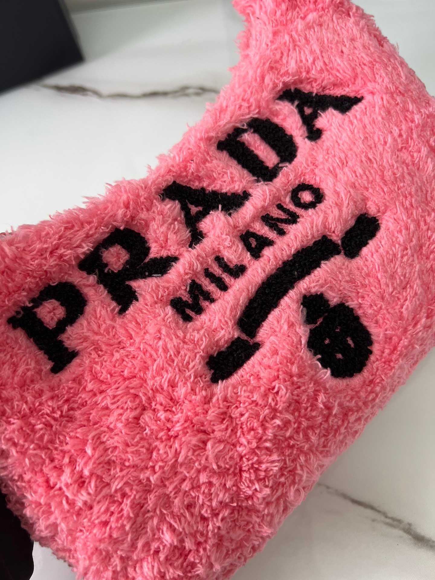 プラダ「Prada」Re-Edition 2000 タオル地 ホボ バッグ  ミニバッグ