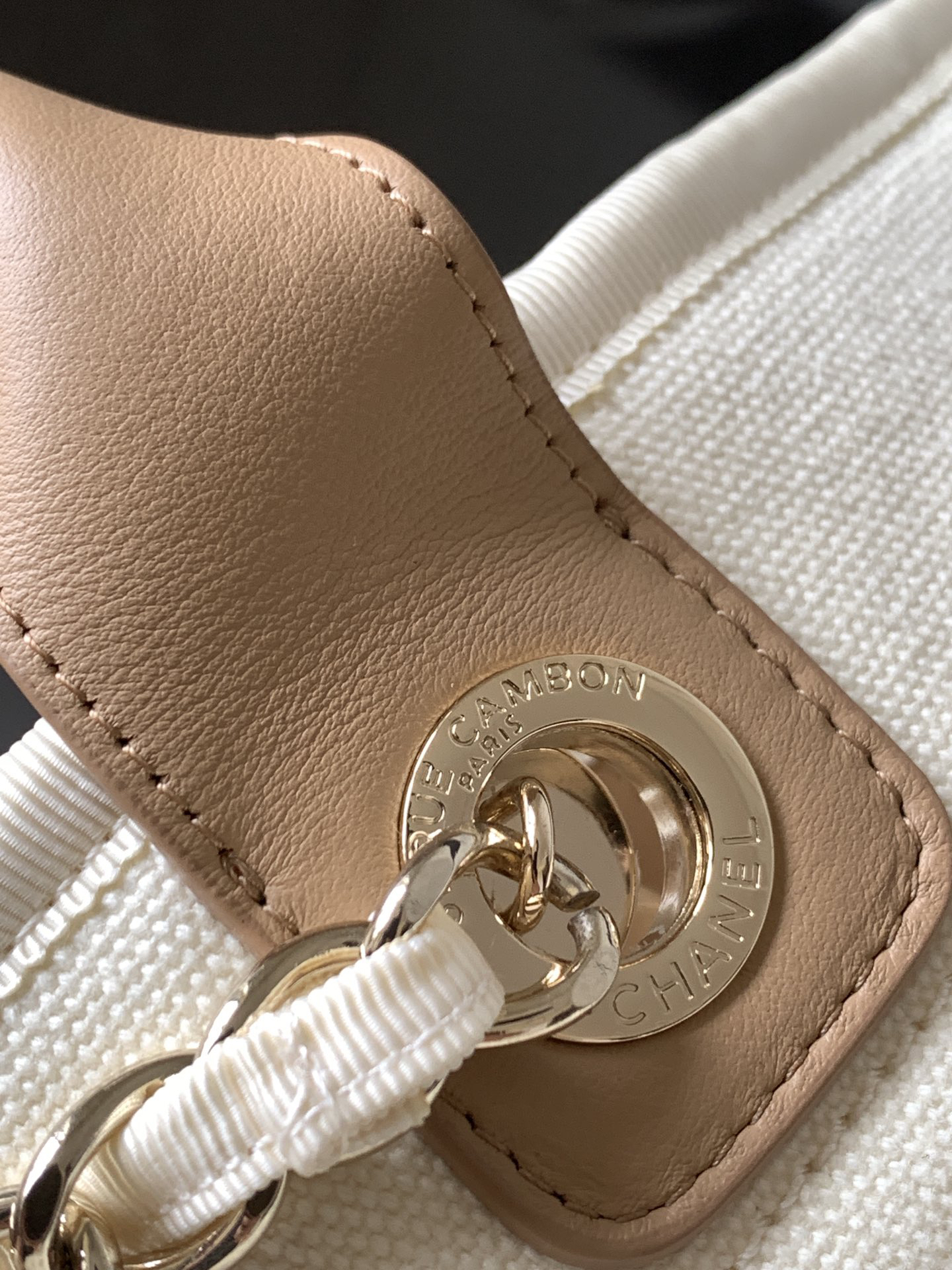 シャネル「Chanel」春夏新作 パールロゴ キャンバス ビーチトートバッグ