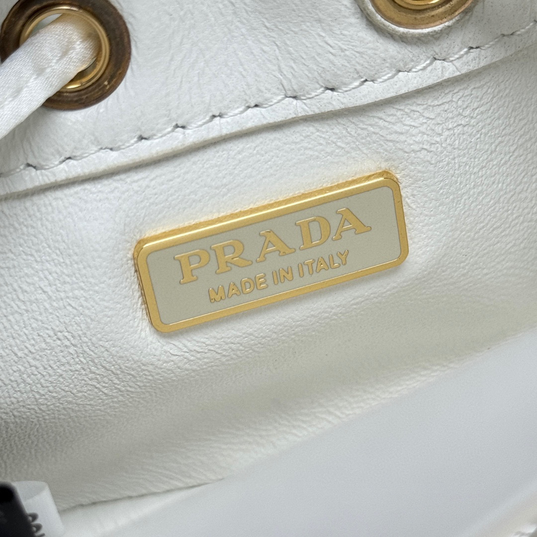 プラダ「Prada」エナメルレザー ボトルバッグ ミニバッグ