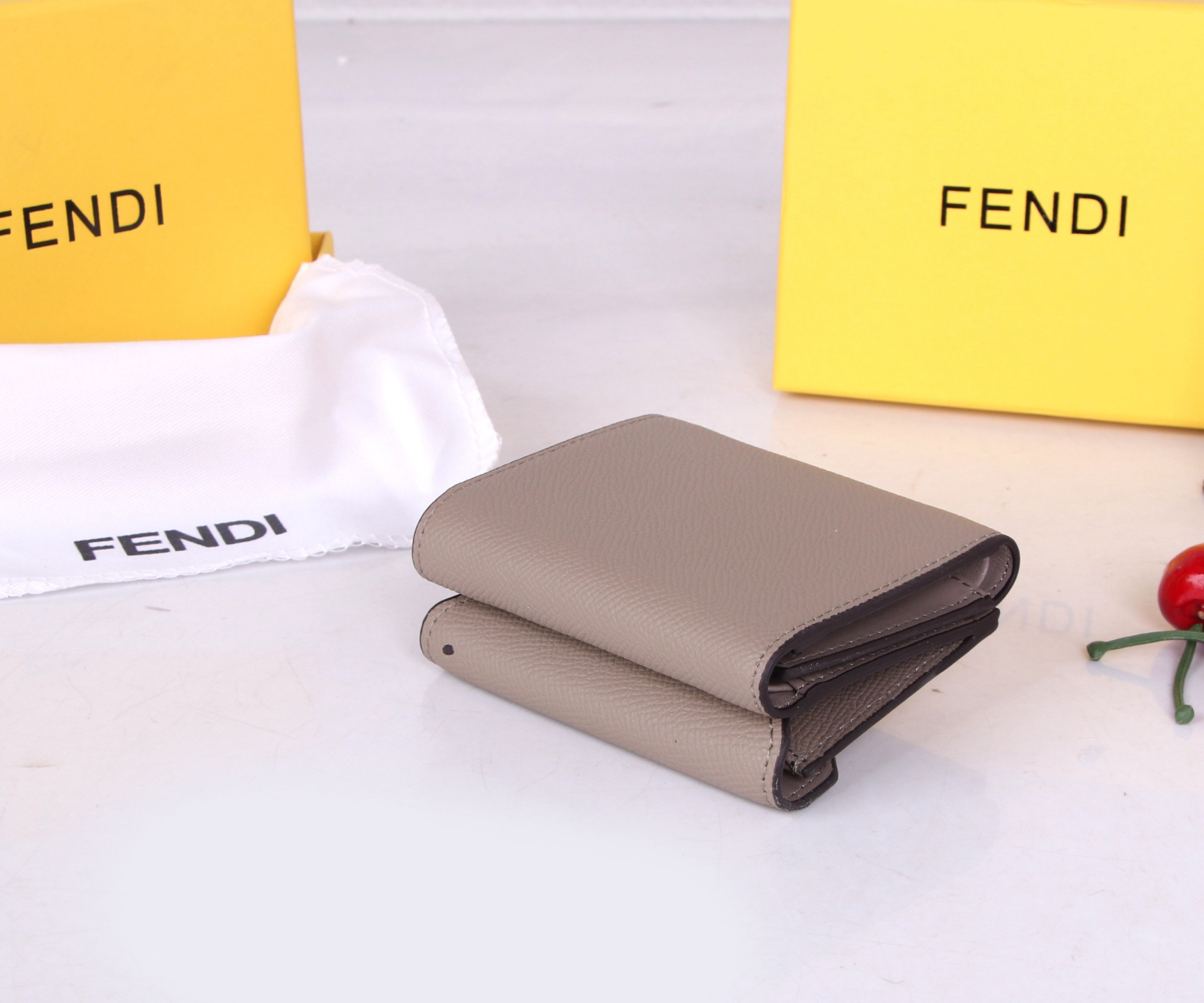 フェンディ「Fendi」FFダイヤモンド財布