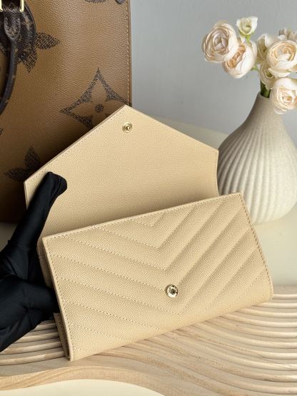 サンローラン「Saint Laurent」カサンドラ ラージウォレット（ラムスキン）