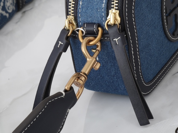 トリー バーチ「Tory Burch」ミラー デニム カメラバッグ ショルダー/クロスボディ デニムブルー