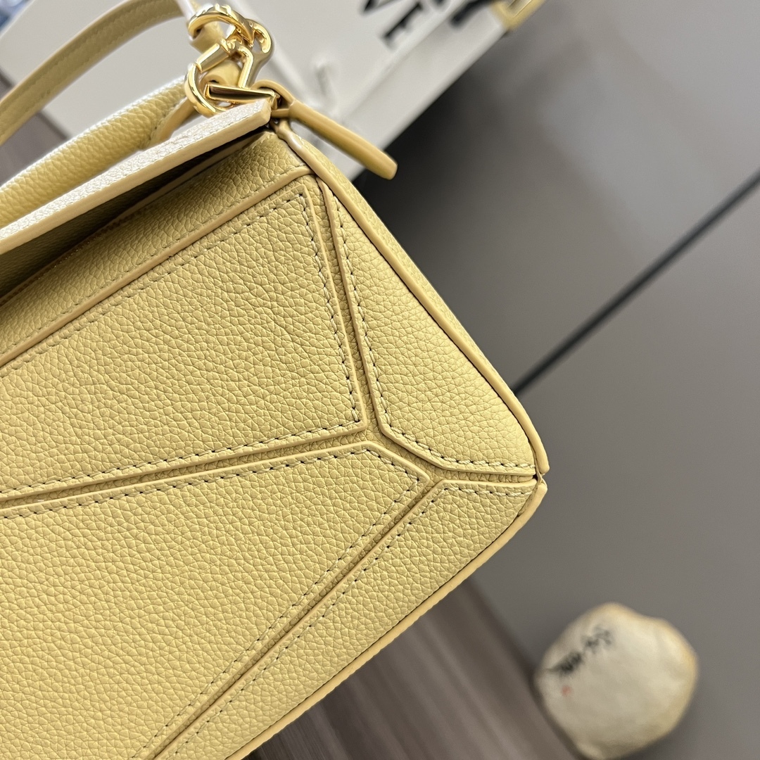 ロエベ「Loewe」ミニ ソフトグレインレザー Puzzle ハンドバッグ