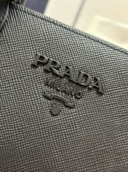 プラダ「Prada」アップグレード ラージトートバッグ（テキスタイルストラップ）