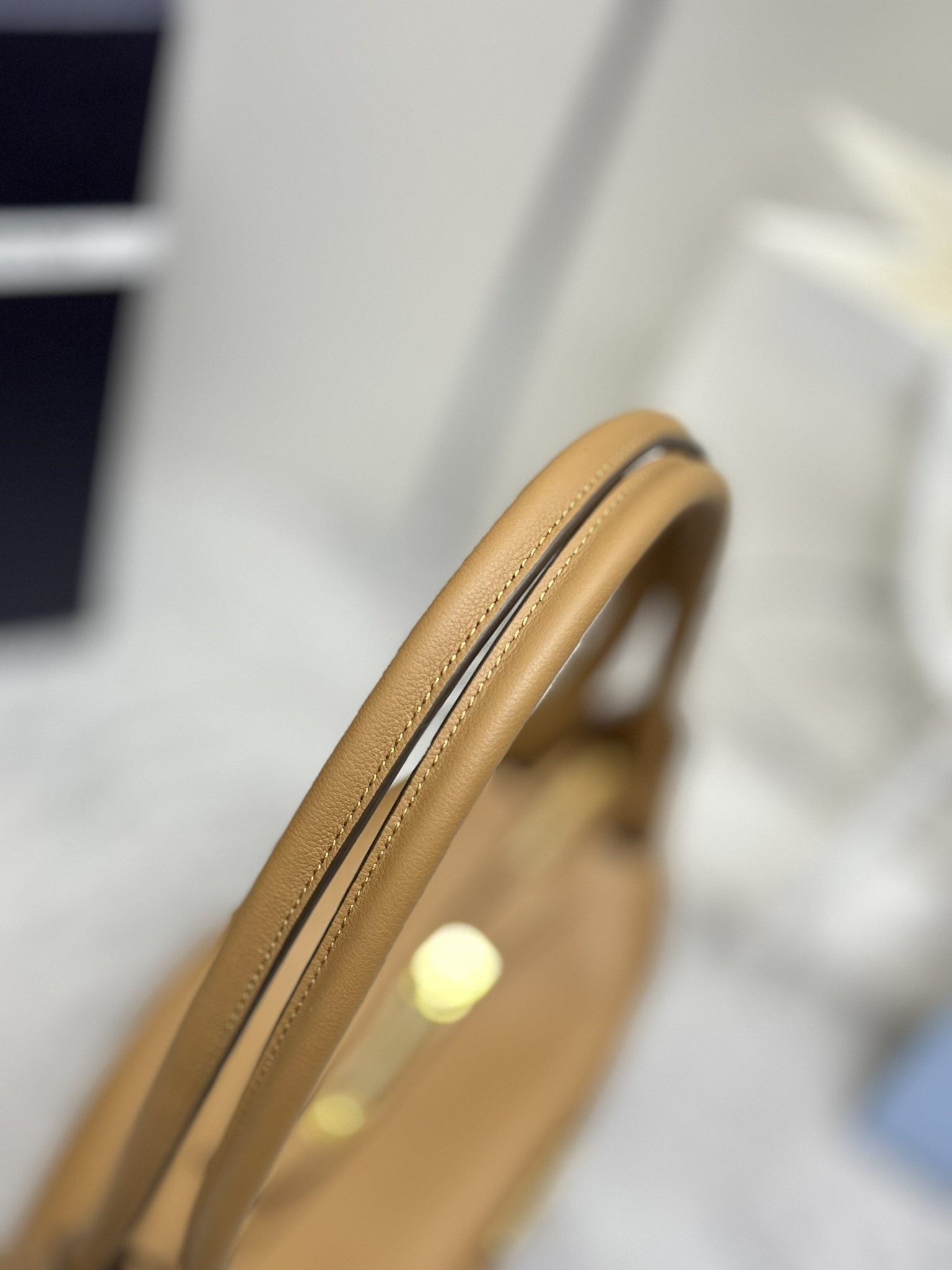 プラダ「Prada」 スムースレザー デュアルストラップバッグ