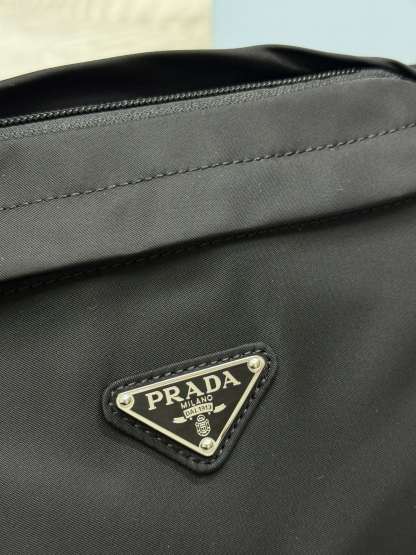 プラダ「Prada」テッスート ウェストバッグ