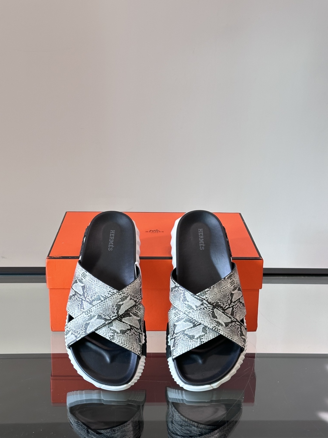 エルメス［Hermès］ モルド大底 メンズサンダル