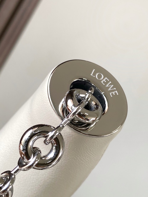 ロエベ「Loewe」小サイズ ナパレザー Squeeze ハンドバッグ