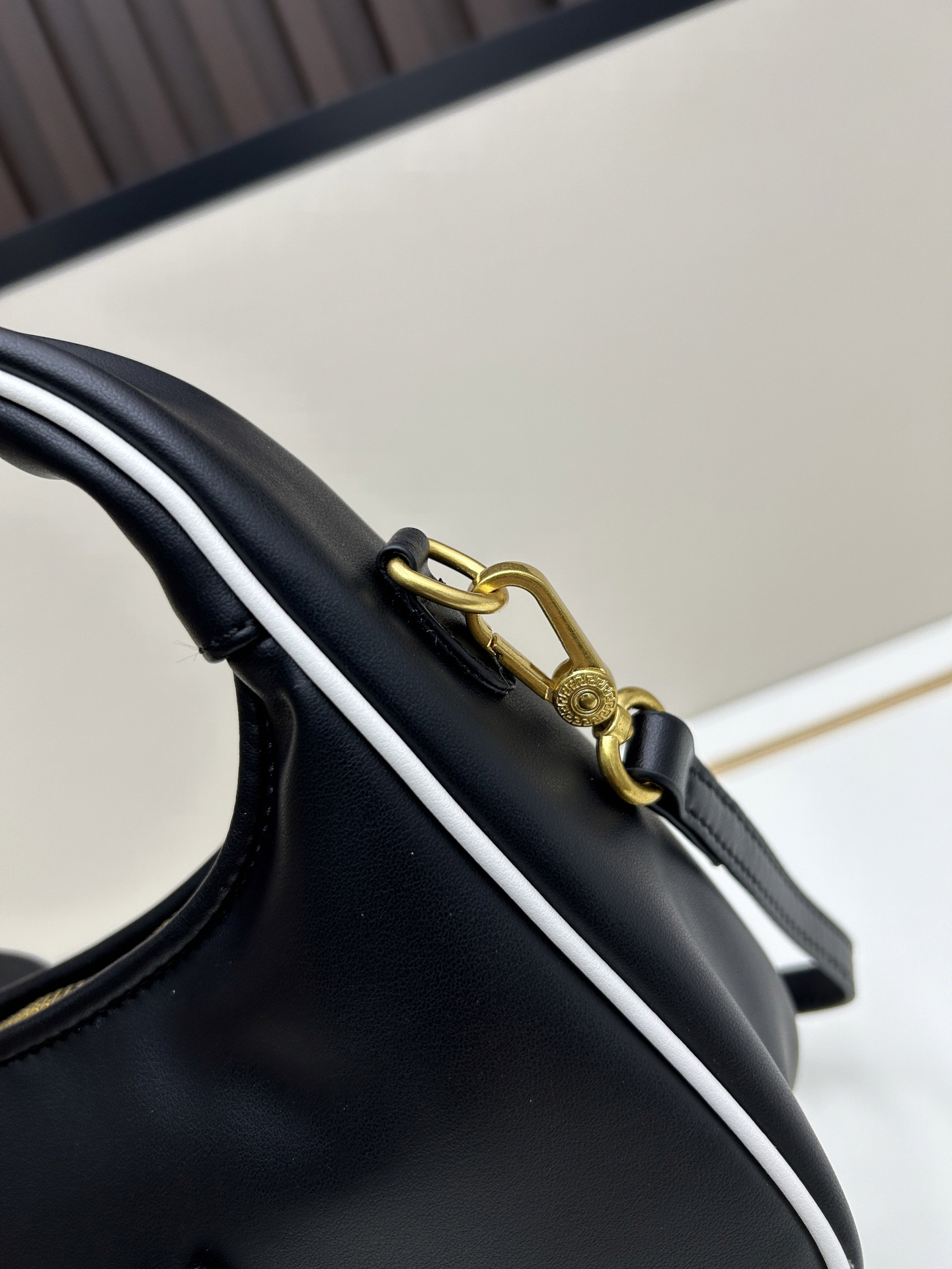 ミュウミュウ「Miu Miu」カラーブロック アンダーアームバッグ