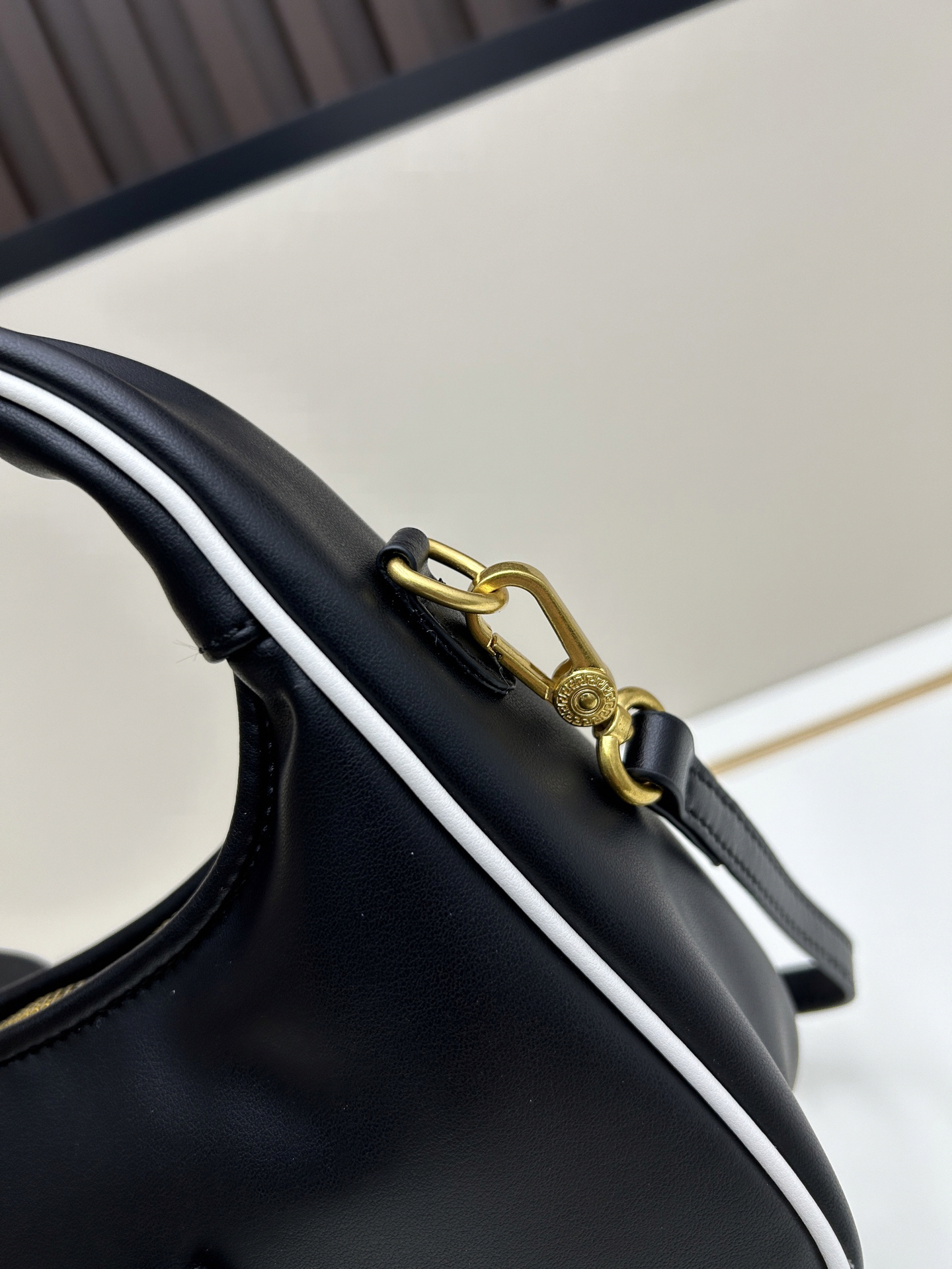 ミュウミュウ「Miu Miu」カラーブロック アンダーアームバッグ