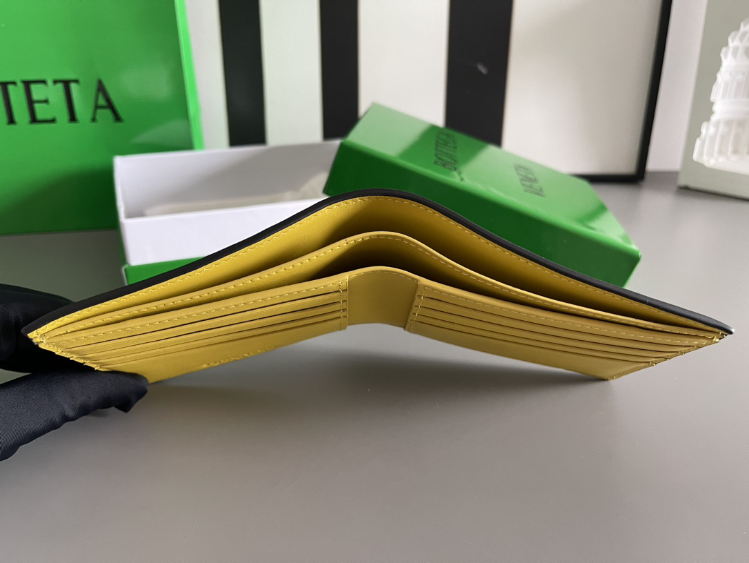 ボッテガ・ヴェネタ「Bottega Veneta」イントレチャート ミディアムコインケース