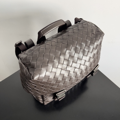 ボッテガ・ヴェネタ「Bottega Veneta」スムースレザー ユニセックスショルダーバッグ