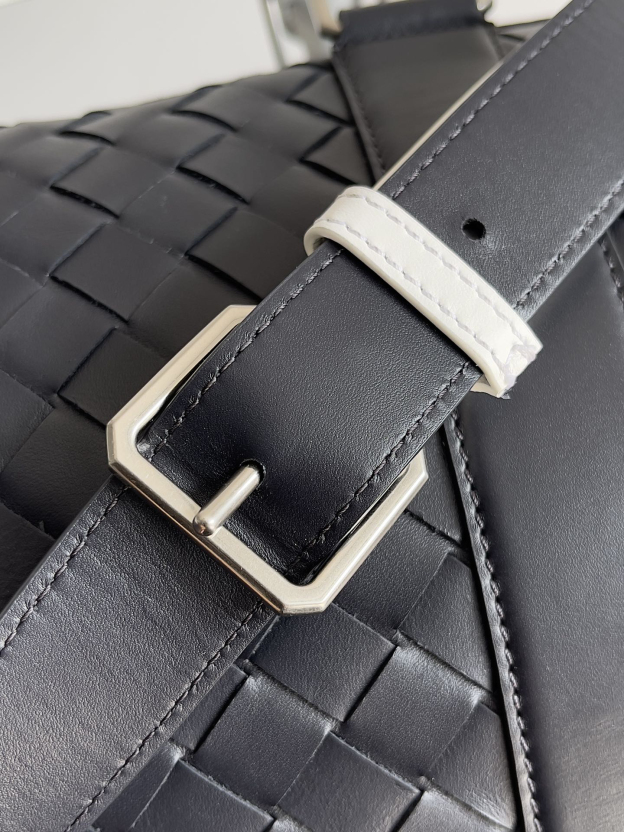 ボッテガ・ヴェネタ「Bottega Veneta」イントレチャート ラージトラベルバッグ