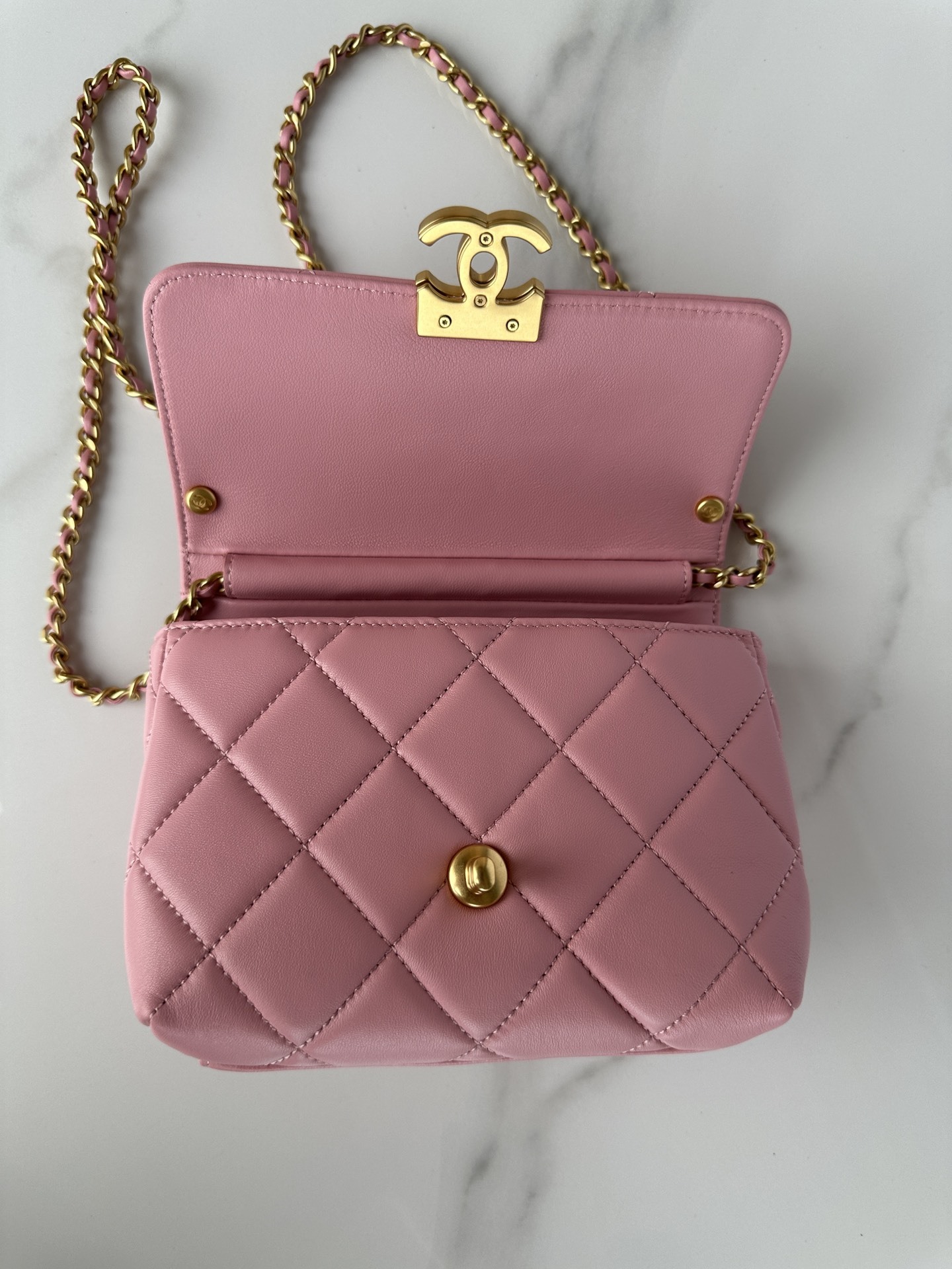 シャネル「Chanel」クラシック フラップ メタリックアクセント ショルダーバッグ