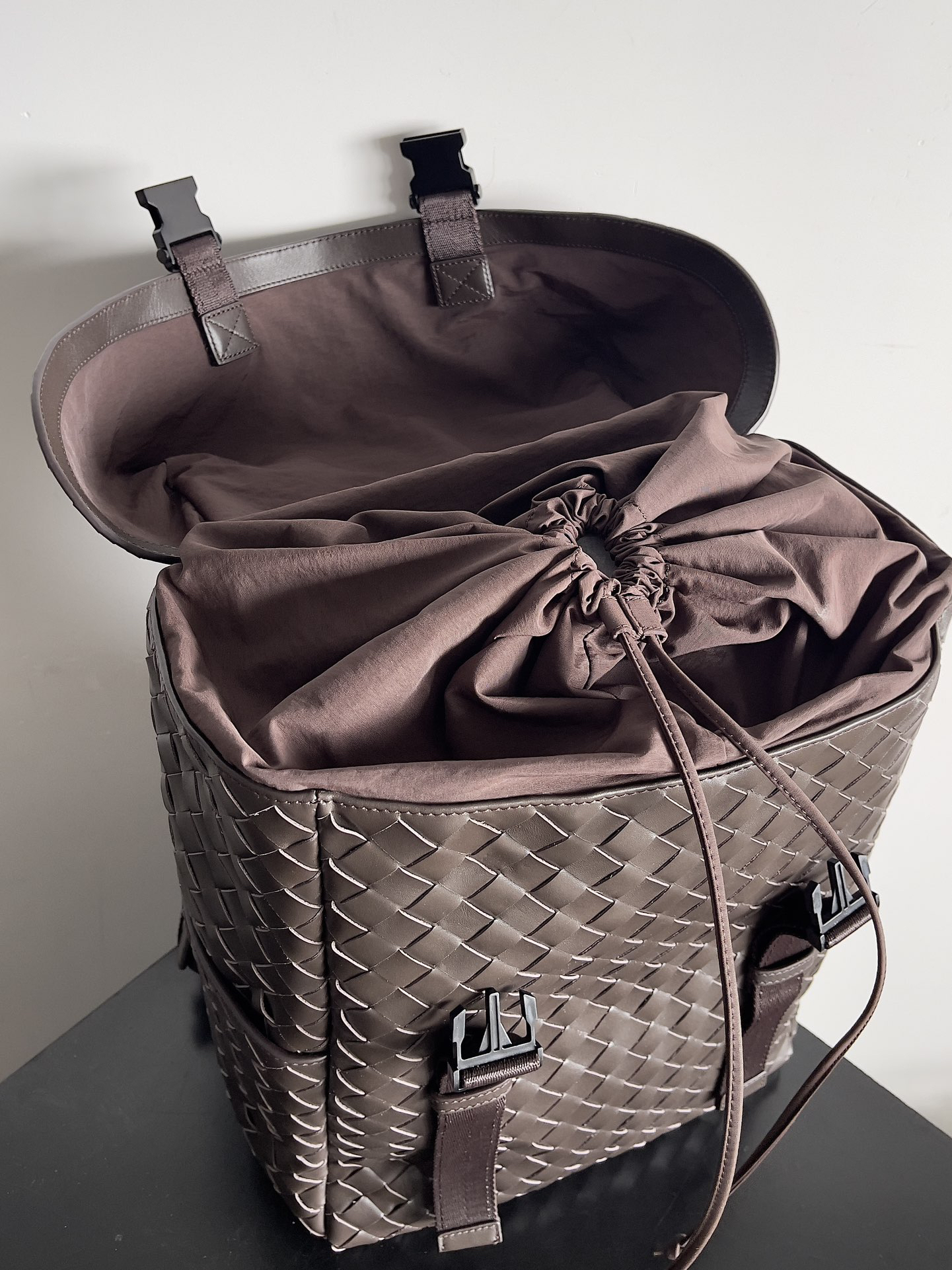 ボッテガ・ヴェネタ「Bottega Veneta」 イントレチャート メンズバックパック