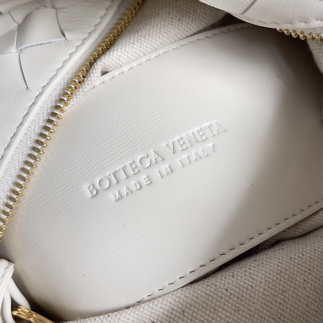 ボッテガ・ヴェネタ「Bottega Veneta」ループ マルチウェアバッグ