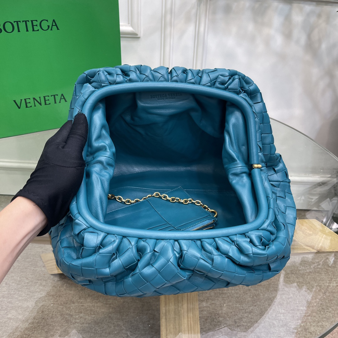 ボッテガ・ヴェネタ「Bottega Veneta」 パウチ ラージクラッチバッグ