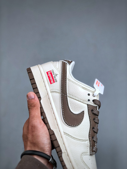 「コラボモデル」Stone Island x Nikeダンクロー スモールスウッシュ スターエンボス スニーカー ベージュ/ブラウン