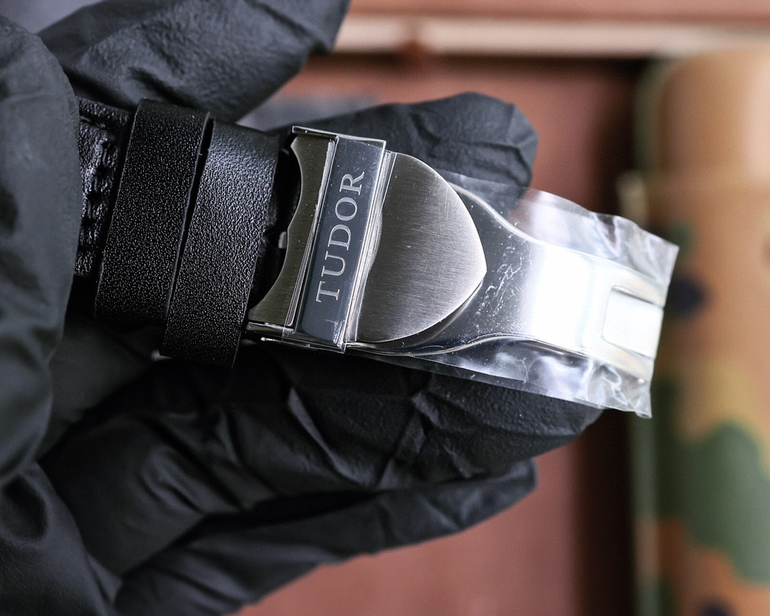 チューダー「Tudor」ブラックベイ 自動巻き腕時計42MM