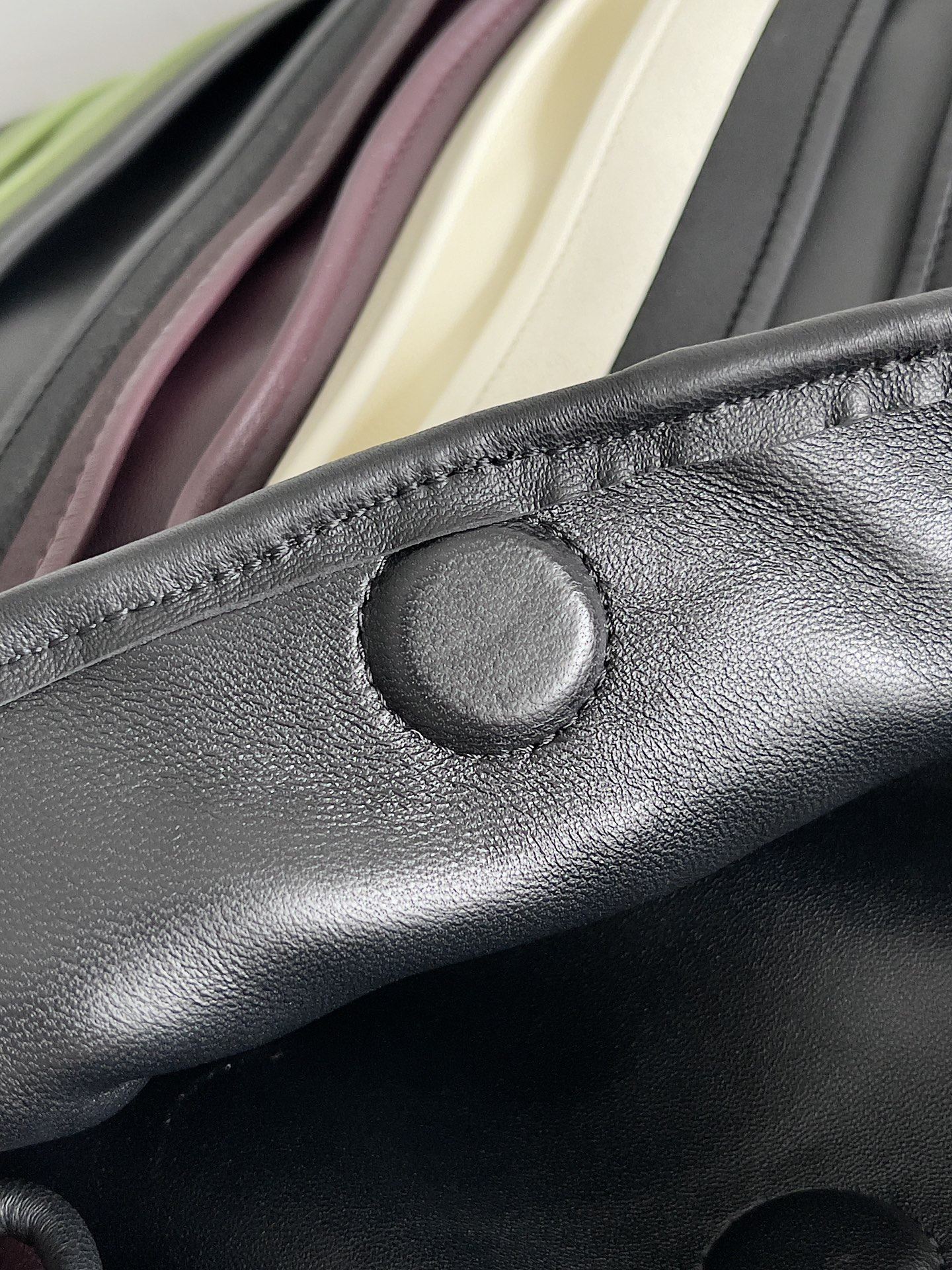 ボッテガ・ヴェネタ「Bottega Veneta」ラージホップ レザー ショルダーバッグ