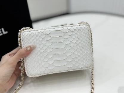 シャネル「Chanel」カメラケース ミニ ショルダーバッグ