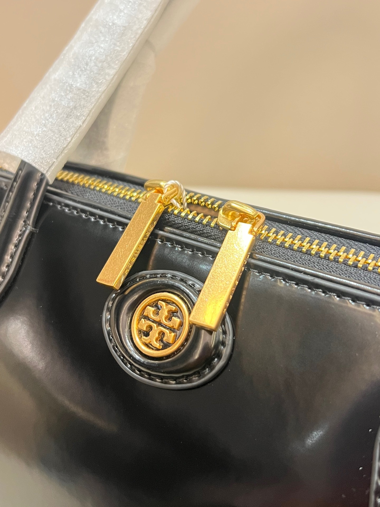 トリー バーチ「Tory Burch」ロビンソン スパッツォラート ウェッジ ラッカーレザー ロングハンドバッグ