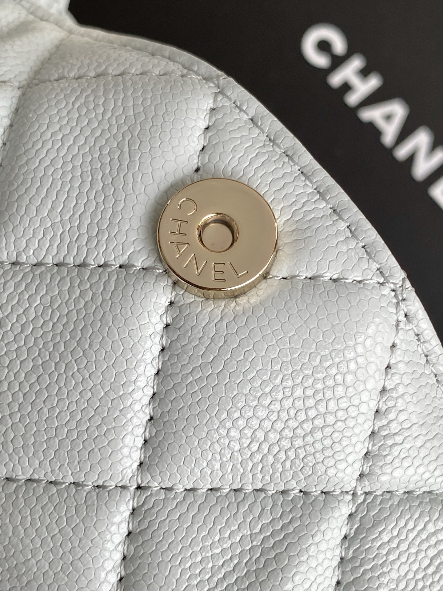 シャネル「Chanel」‌24B ハンドル付きランチボックスバッグ