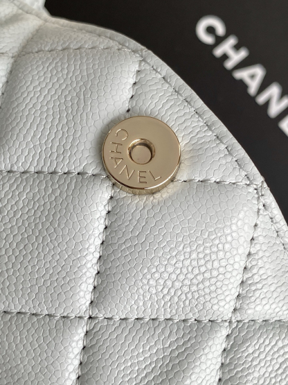 シャネル「Chanel」‌24B ハンドル付きランチボックスバッグ