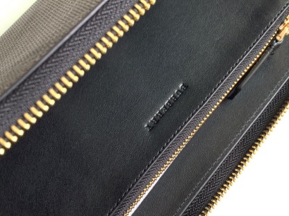 バーバリー「Burberry」チェック柄 ラージジッパーウォレット