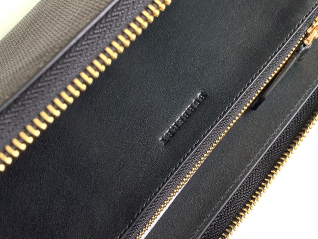 バーバリー「Burberry」チェック柄 ラージジッパーウォレット