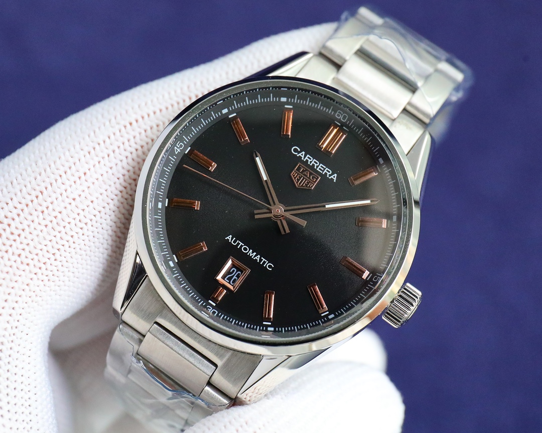 タグ・ホイヤー「TAG Heuer」 カレラ クロノグラフ カレンダー メンズウォッチ40MM