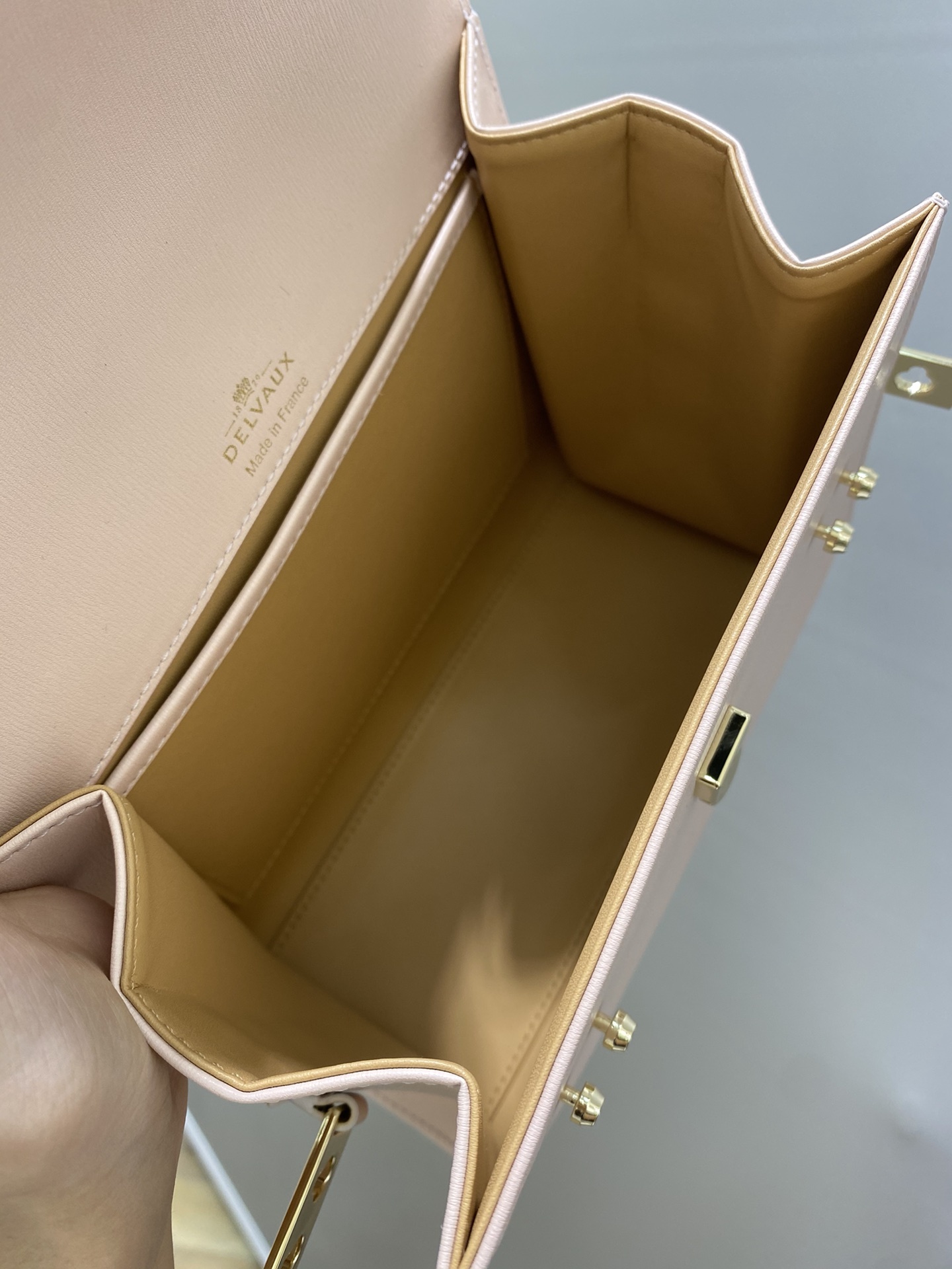 デルヴォー「Delvaux」ピンクハンドバッグ