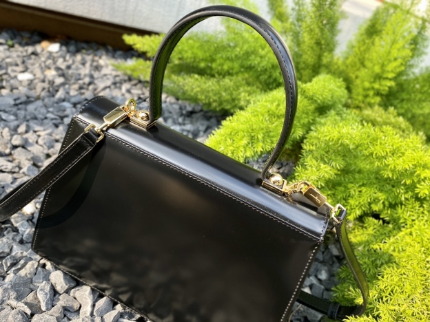 フェラガモ「Ferragamo」ミュージアムコレクション レトロラージトートバッグ