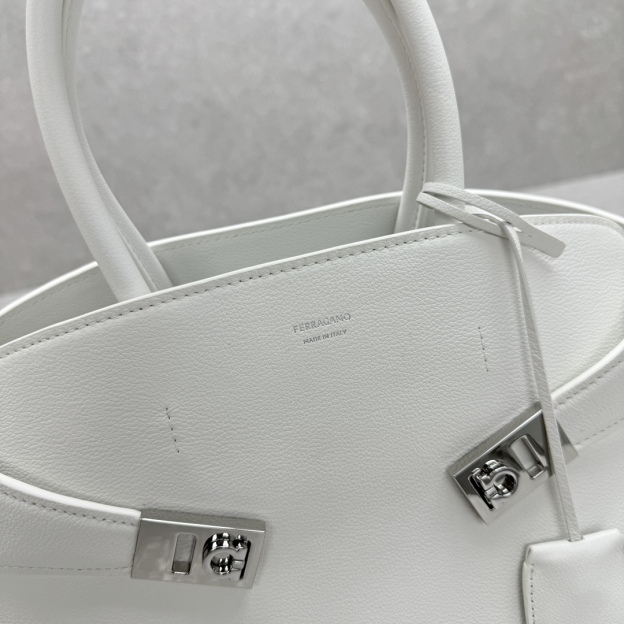 フェラガモ「Ferragamo」小さいジトートバッグ