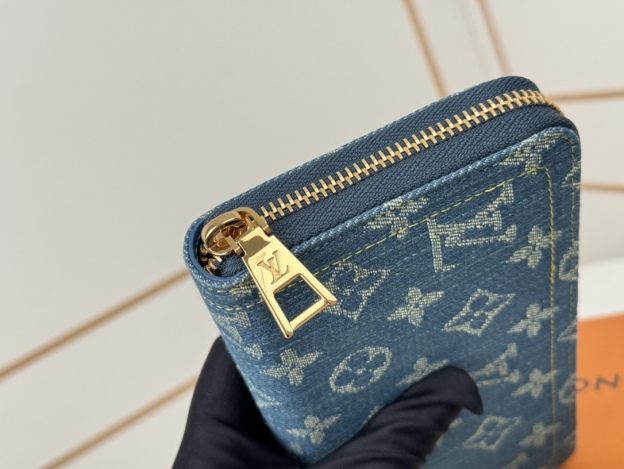 ルイ・ヴィトン「Louis Vuitton」モノグラム デニム ジップ ウォレット