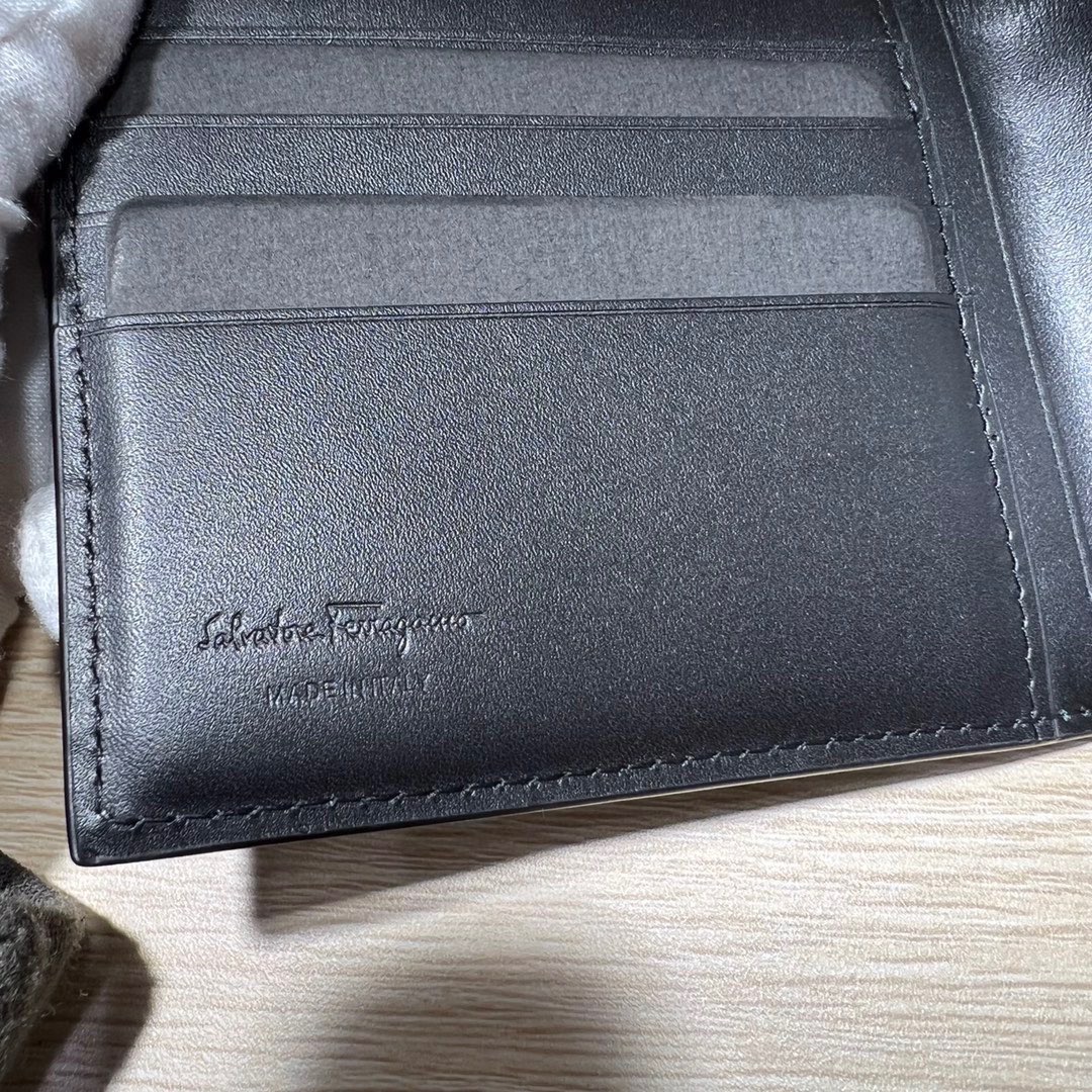フェラガモ「Ferragamo」ーニ メンズスリムウォレット