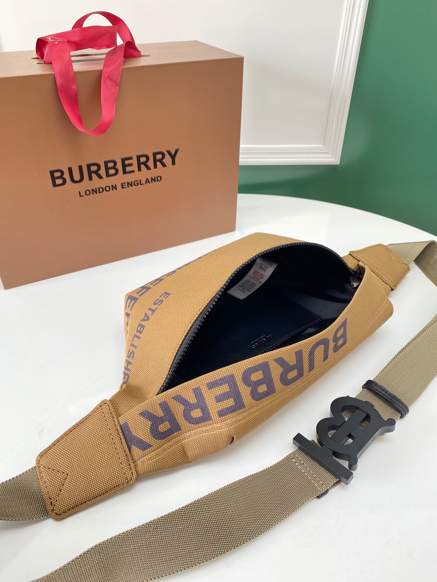 バーバリー「Burberry」アーカイブストリート ウエストバッグ