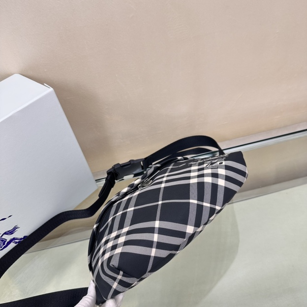 バーバリー「Burberry」ナイト ウェストバッグ