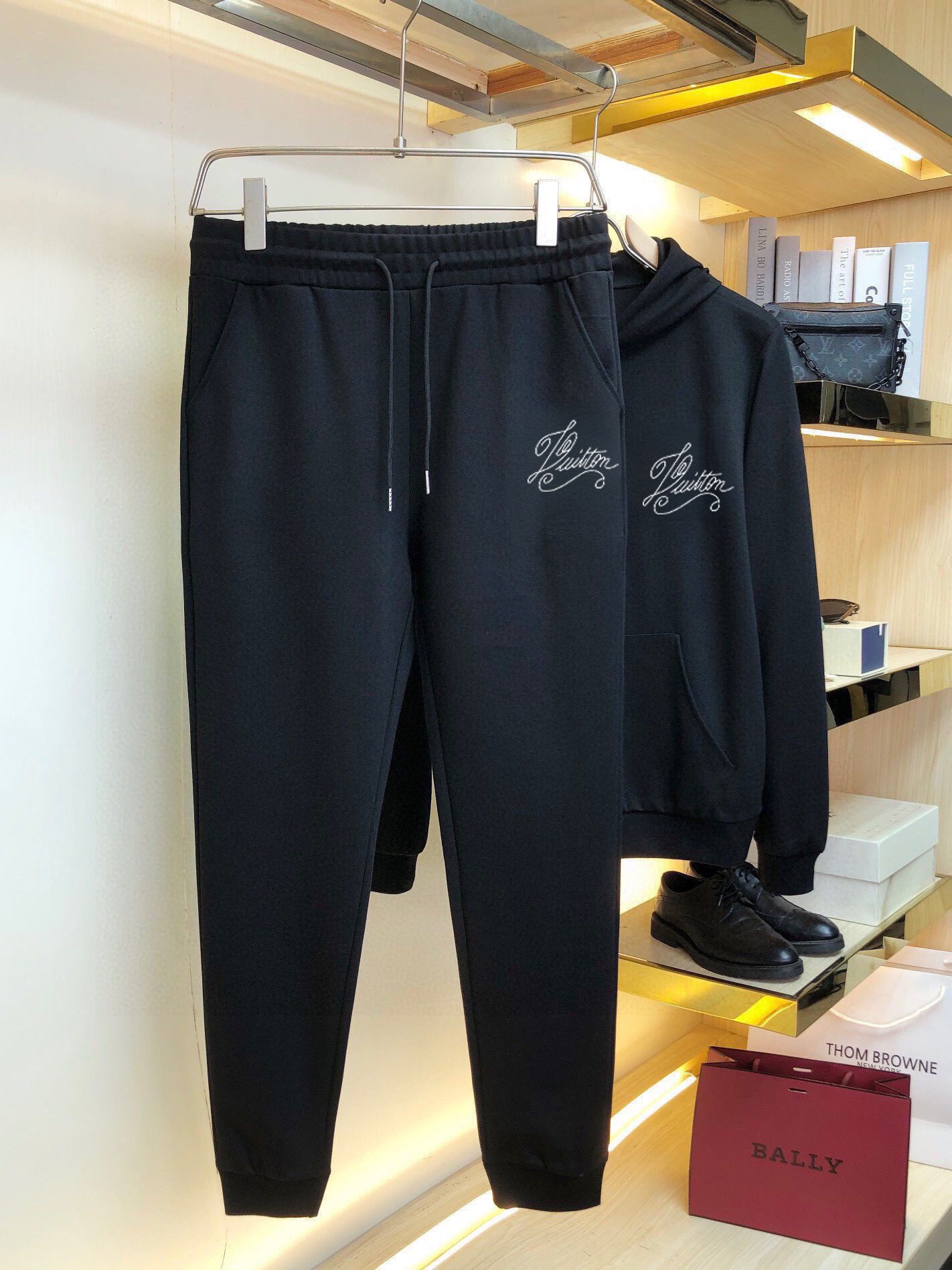 ルイ・ヴィトン「Louis Vuitton」2025年新作 爆売れスウェットスーツ