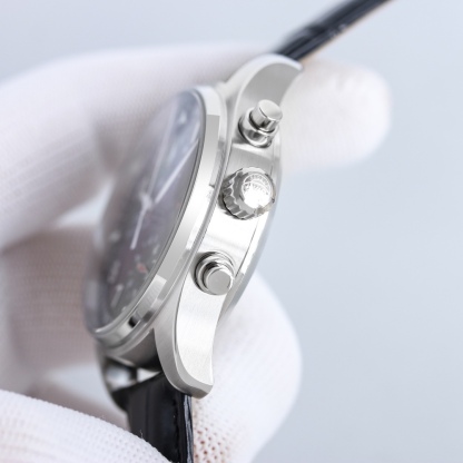 アイダブリューシー［IWC］シャフハウゼン パイロットウォッチ クロノグラフ スピットファイア クロノグラフ腕時計40MM