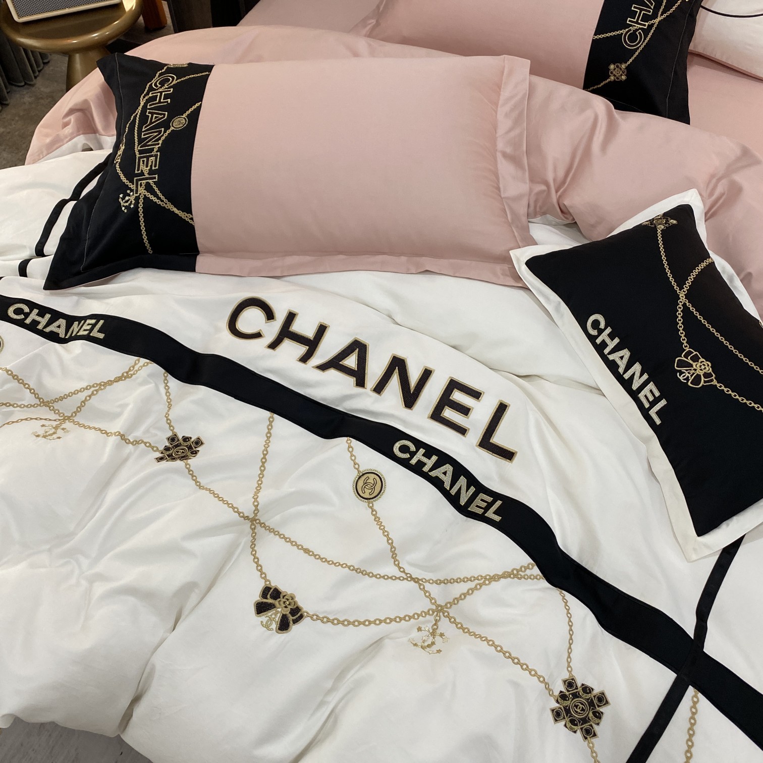 シャネル「Chanel」プレミアムコットン ゴールド＆シルバー刺繍 4点セット