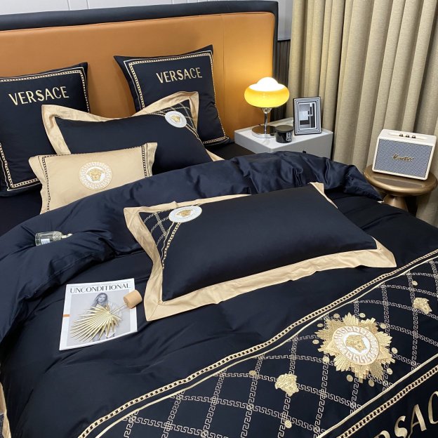 ヴェルサーチ「Versace」プレミアムコットン ゴールド＆シルバー刺繍 4点セット