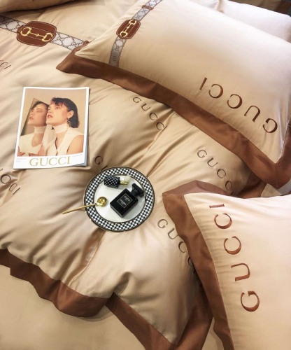 グッチ「Gucci」プレミアムコットン ゴールド＆シルバー刺繍 4点セット